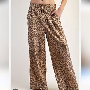 MILLIBON Metallic Leopard Wide Leg PantsStatement wide-leg pants. Size Small